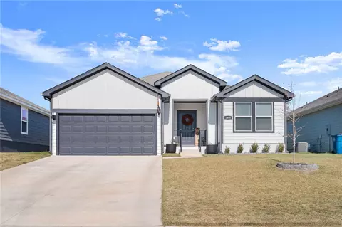 1400 5th Ave, Gentry, AR 72734