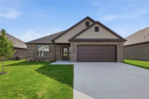 2304 N Lexington St, Siloam Springs, AR 72761