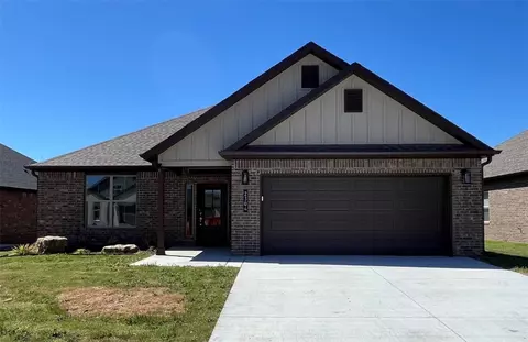 2304 N Lexington St, Siloam Springs, AR 72761