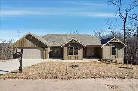 14 Reading Ln, Bella Vista, AR 72714