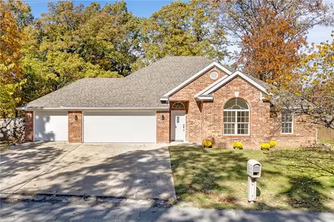 8 Eyemouth Dr, Bella Vista, AR 72715