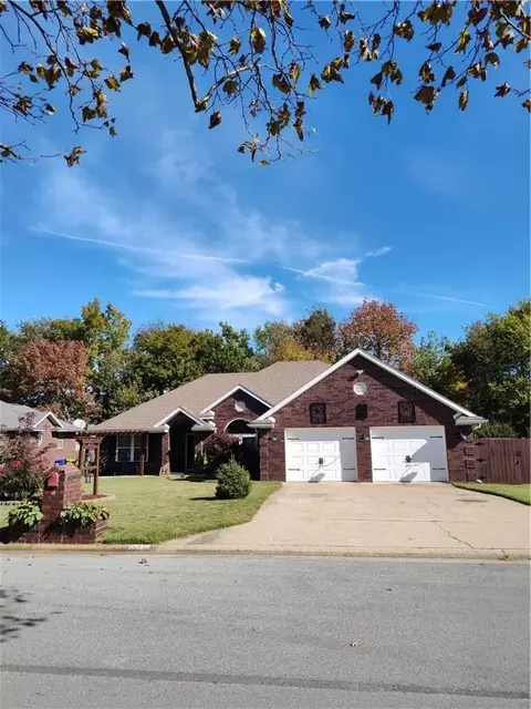 127 Bluff Dr, Lowell, AR 72745
