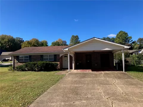 2 Cresthaven Ave, Harrison, AR 72601