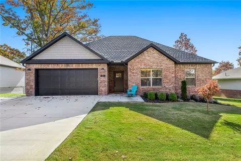 5 Cranfield Dr, Bella Vista, AR 72714