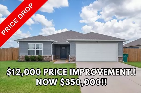 920 Queen St, Centerton, AR 72719