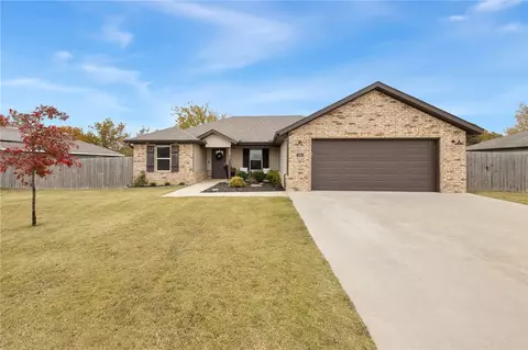 34 W Kiowa St, Farmington, AR 72730