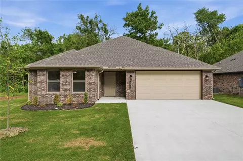 1315 Valley Dr, Gentry, AR 72734