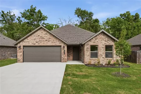 1313 Valley Dr, Gentry, AR 72734