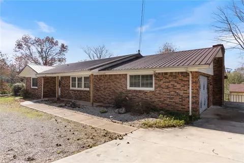 1502 N Springfield St, Berryville, AR 72616