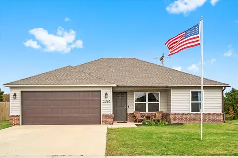 2562 Chittick St, Pea Ridge, AR 72751