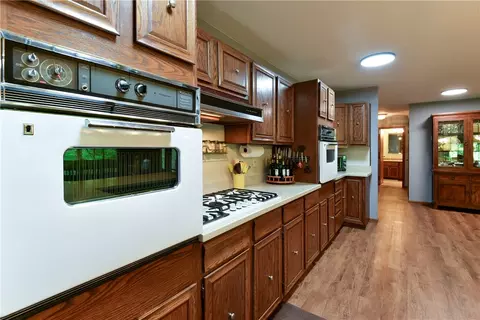 Kitchen - 26742 Royal Point Dr, Shell Knob, MO 65747 photo 2 of 3