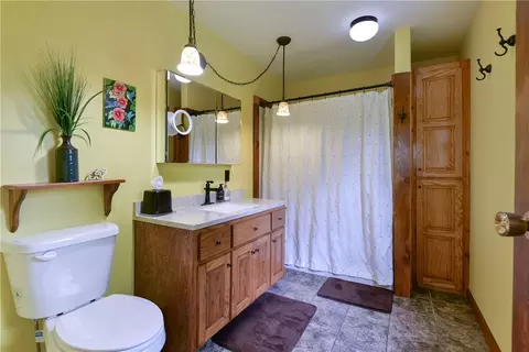 Bath - 26742 Royal Point Dr, Shell Knob, MO 65747 photo 1 of 4