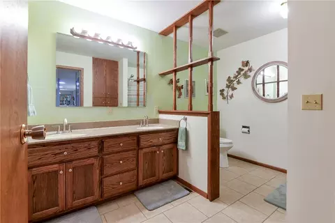 Bath - 26742 Royal Point Dr, Shell Knob, MO 65747 photo 2 of 4
