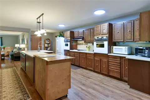 Kitchen - 26742 Royal Point Dr, Shell Knob, MO 65747 photo 1 of 3