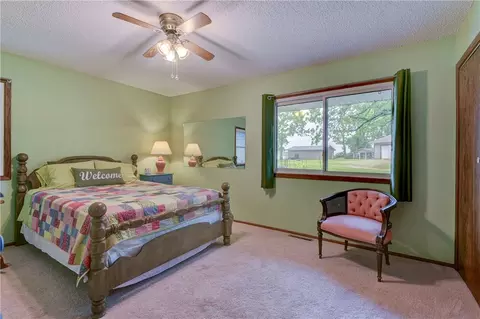 Bedroom - 26742 Royal Point Dr, Shell Knob, MO 65747 photo 2 of 3
