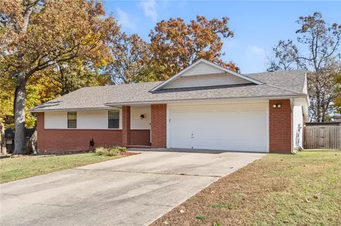 2105 Mcguire St, Springdale, AR 72762