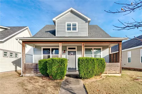 2028 S Florida Way, Fayetteville, AR 72701