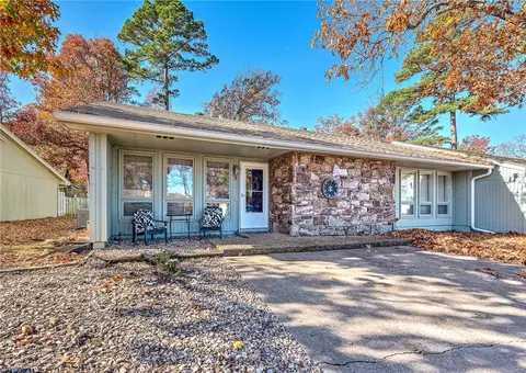 5 Mellor Ln, Bella Vista, AR 72715