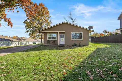 204 Lake St, Bentonville, AR 72712