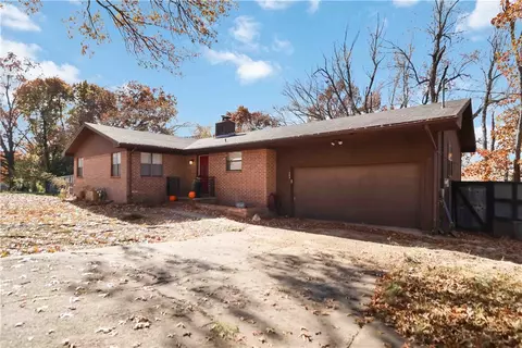 204 Armstrong St, Prairie Grove, AR 72753