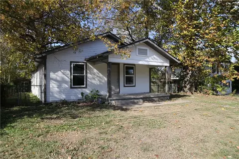 818 Crutcher St, Springdale, AR 72764