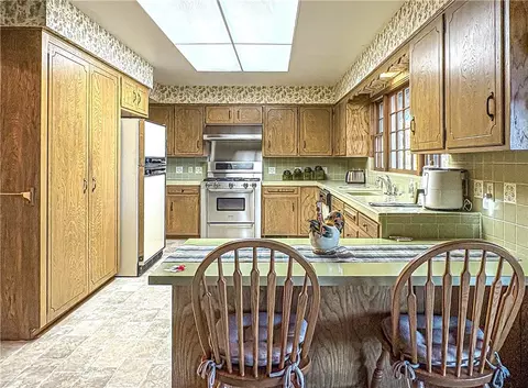 Kitchen - 103 Oak Dr, Harrison, AR 72601 photo 2 of 6