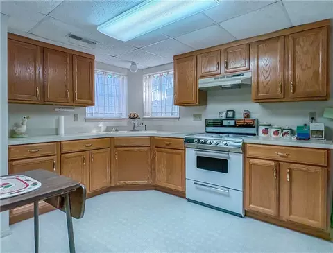 Kitchen - 103 Oak Dr, Harrison, AR 72601 photo 5 of 6