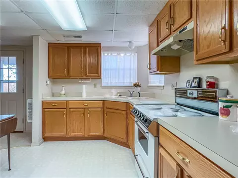 Kitchen - 103 Oak Dr, Harrison, AR 72601 photo 6 of 6