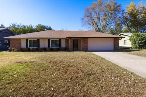 1710 SW D St, Bentonville, AR 72712