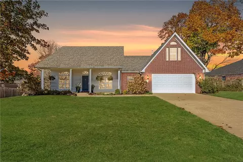691 Weston Cir, Cave Springs, AR 72718
