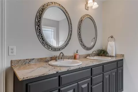 Bath - 132 Fox Run Cr, Centerton, AR 72719 photo 1 of 3