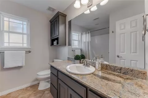Bath - 132 Fox Run Cr, Centerton, AR 72719 photo 3 of 3