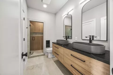 Bath - 17837 Ventris Cove Cir, Rogers, AR 72756 photo 1 of 4