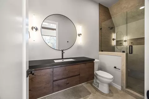 Bath - 17837 Ventris Cove Cir, Rogers, AR 72756 photo 3 of 4