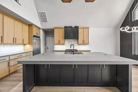 Kitchen - 17837 Ventris Cove Cir, Rogers, AR 72756 photo 2 of 5