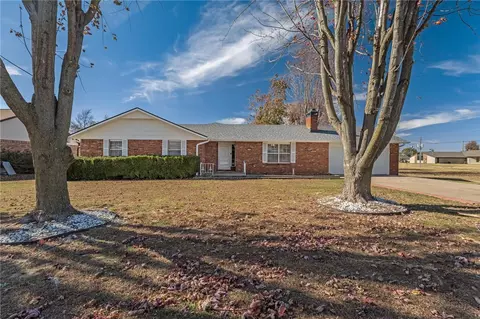 902 17th St, Rogers, AR 72758