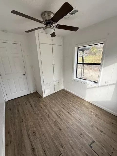 Bedroom - 619 S Ash St, Harrison, AR 72601 photo 4 of 4