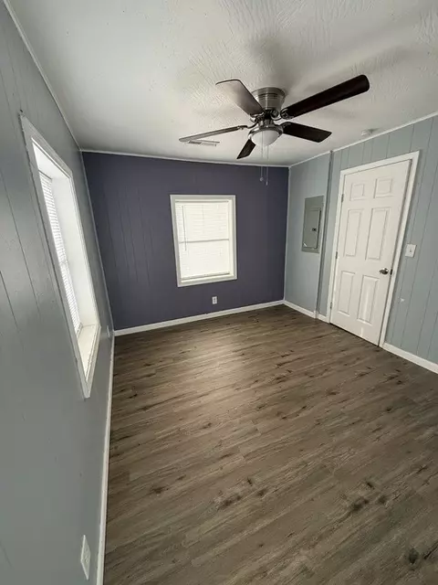 Bedroom - 619 S Ash St, Harrison, AR 72601 photo 2 of 4