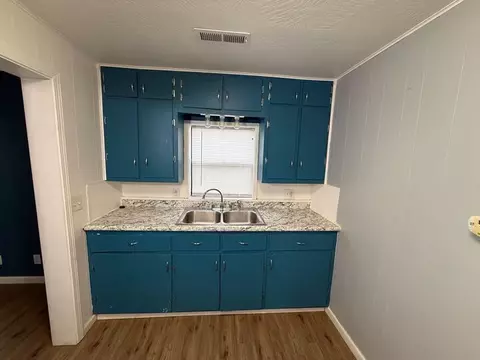 Kitchen - 619 S Ash St, Harrison, AR 72601 photo 3 of 3