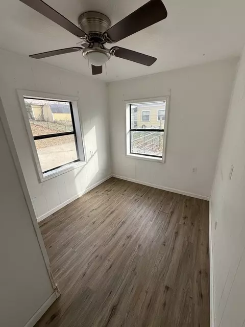 Bedroom - 619 S Ash St, Harrison, AR 72601 photo 3 of 4