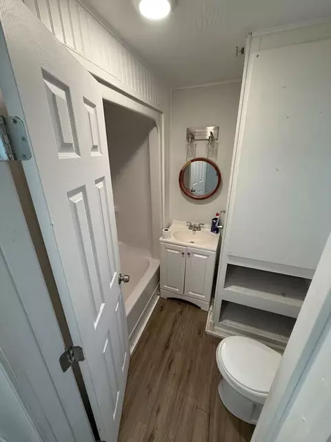 Bath - 619 S Ash St, Harrison, AR 72601 photo 1 of 2