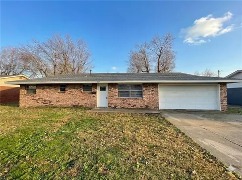 2107 Patti Ave, Springdale, AR 72762