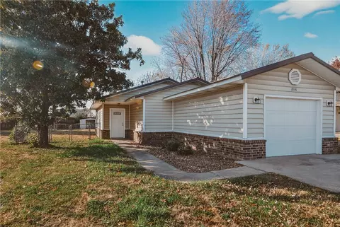806 SW Tater Black Rd, Bentonville, AR 72712
