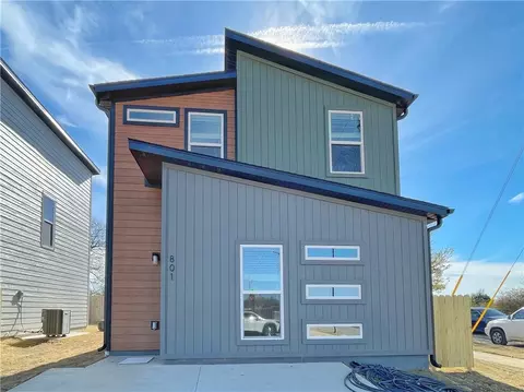 801 Reading Railroad Ln, Bentonville, AR 72713