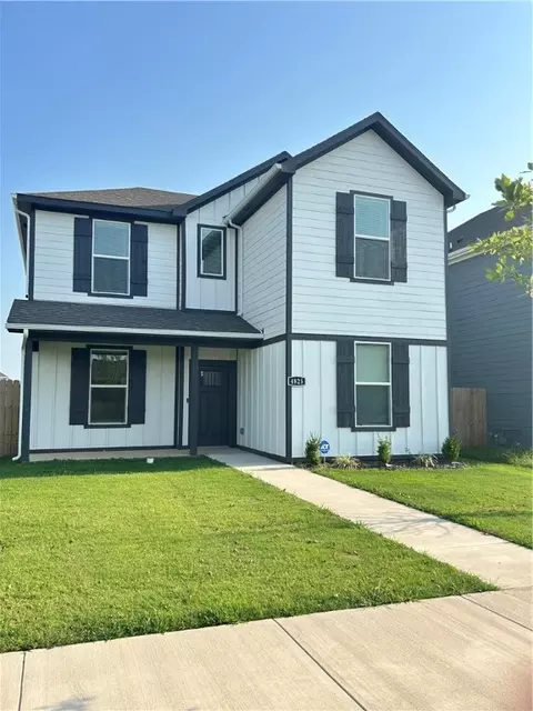 4825 W Triangle St, Fayetteville, AR 72704