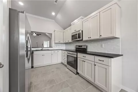 Kitchen - 340 W Smith St, West Fork, AR 72774 photo 1 of 3