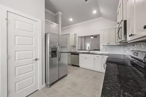 Kitchen - 340 W Smith St, West Fork, AR 72774 photo 3 of 3