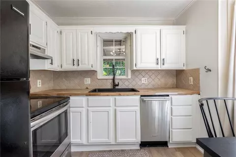 Kitchen - 1272 Pace Ln, Pea Ridge, AR 72751 photo 1 of 2