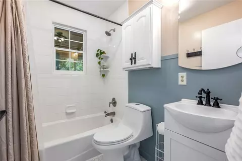 Bath - 1272 Pace Ln, Pea Ridge, AR 72751 photo 1 of 1
