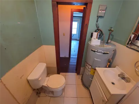 Bath - 413 E Velma Ave, Springdale, AR 72764 photo 1 of 2